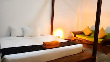 Ropa de cama de alta calidad y escritorio