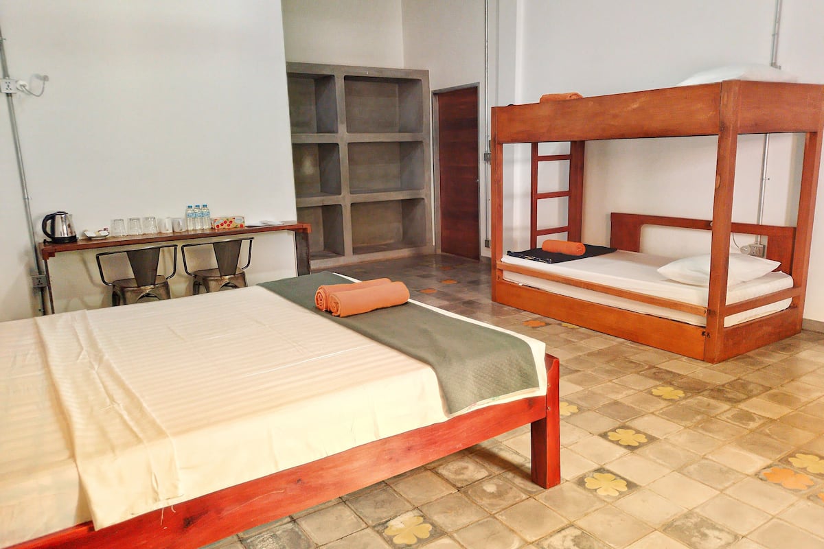 Comfort tweepersoonskamer | Luxe beddengoed, een bureau, een laptopwerkplek