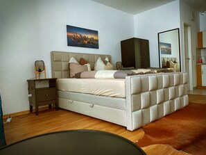 Habitació doble o amb dos llits individuals Deluxe | Escriptori i wifi gratuïta 