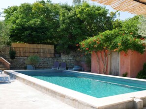Outdoor pool - Mas du Gecko, 4km from Gordes, 8 beddings, 3 bathrooms (Gordes)