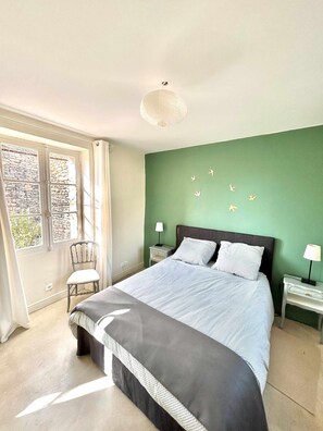 4 bedrooms, iron/ironing board, travel crib, free WiFi - Mas du Gecko, 4km from Gordes, 8 beddings, 3 bathrooms (Gordes)