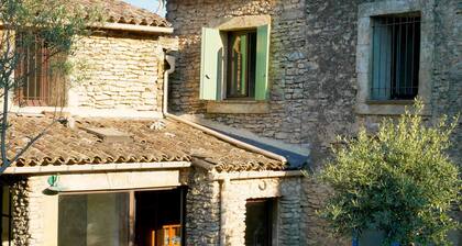 Mas du Gecko, 4km from Gordes, 8 beddings, 3 bathrooms