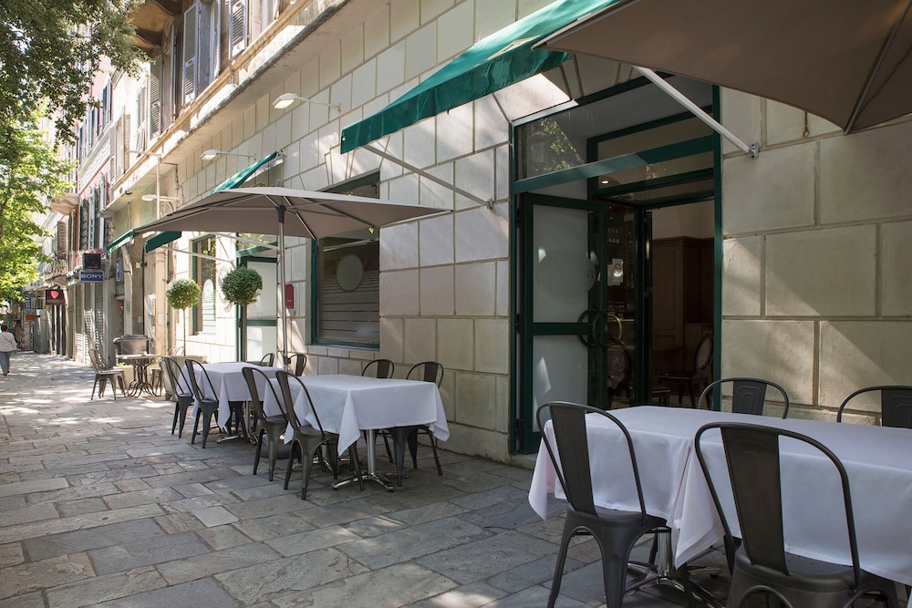 Hôtel Voyageurs by null