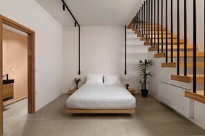 2 bedrooms, in-room safe, iron/ironing board, WiFi