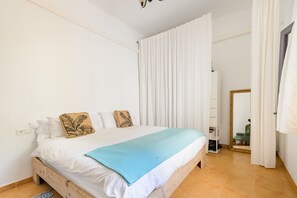 4 quartos, escrivaninha, ferros/tábuas de passar roupa, Wi-Fi