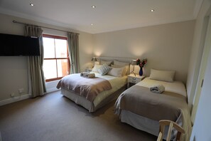 Luxury Cottage | In-room safe, free WiFi, bed sheets - LeBonheur (Cape Town)