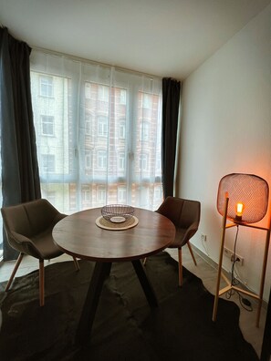 Chambre Double Deluxe | Restauration dans la chambre