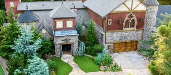 Amazing unique castle experience “Scarlet Manor” 5 bedroom/ 5 bath