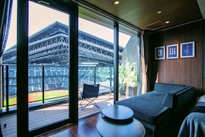 Ropa de cama de alta calidad, cortinas blackout y wifi gratis 