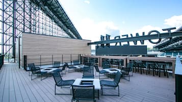 Mountain View, Non-Smoking | Premium bedding, blackout drapes, free WiFi, bed sheets