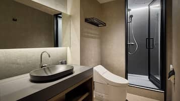 Chambre Quadruple Design, vue parc, dans la tour (Field View Craft) | Salle de bain