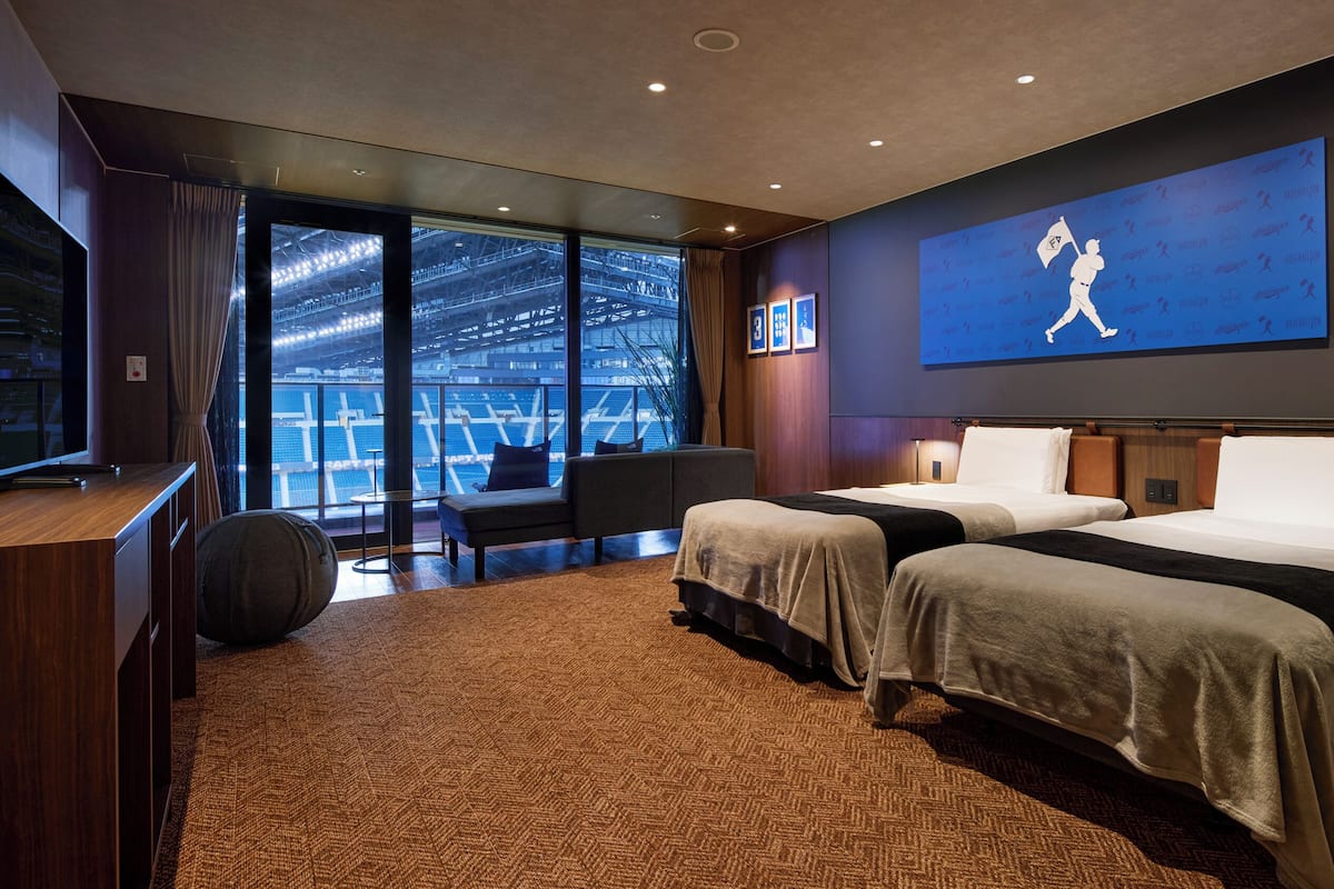 Chambre Quadruple Design, vue cour intérieure, dans la tour | Literie de qualité supérieure, rideaux occultants, Wi-Fi gratuit