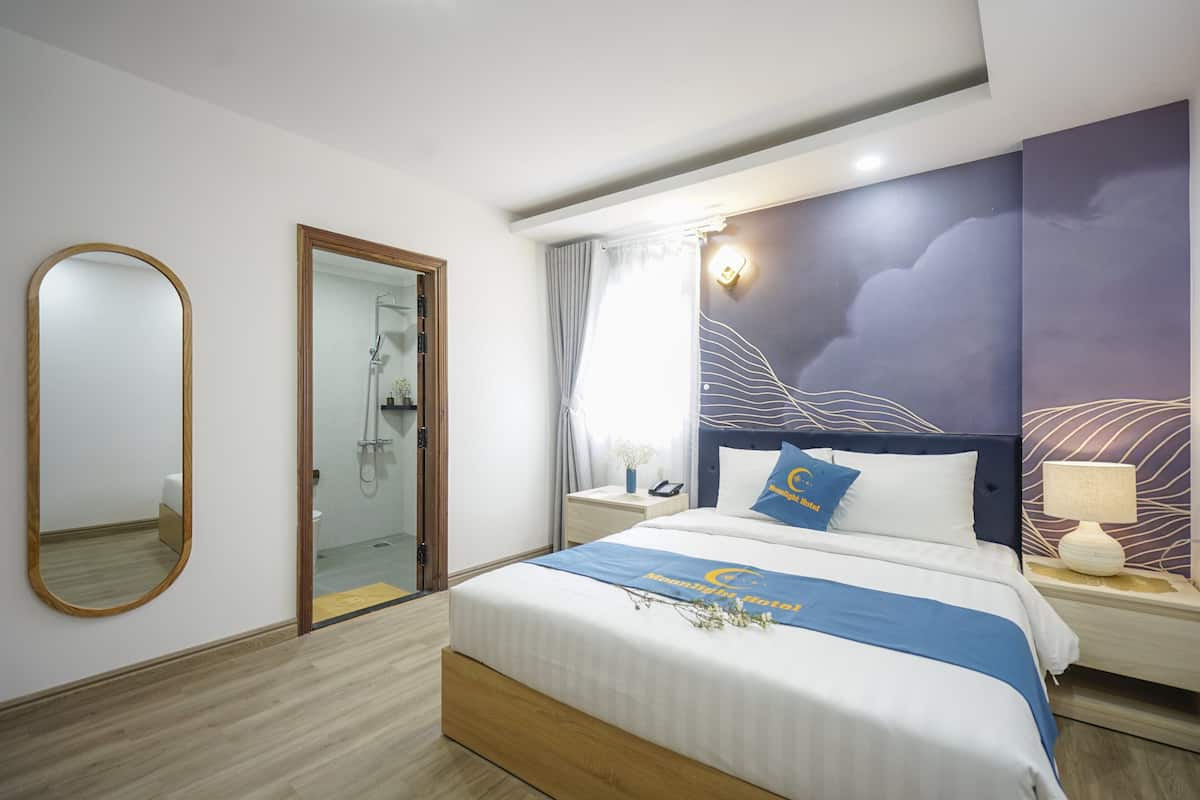 Luxe beddengoed, een minibar, een bureau, een laptopwerkplek