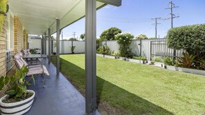 Outdoor dining - The Bribie Island Beachcomber (BANKSIA BEACH)