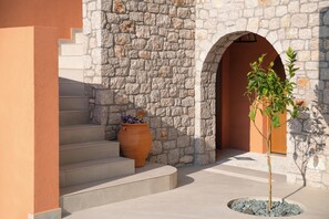 Exterior detail - Pagoni - Island View (Ιαλυσός)