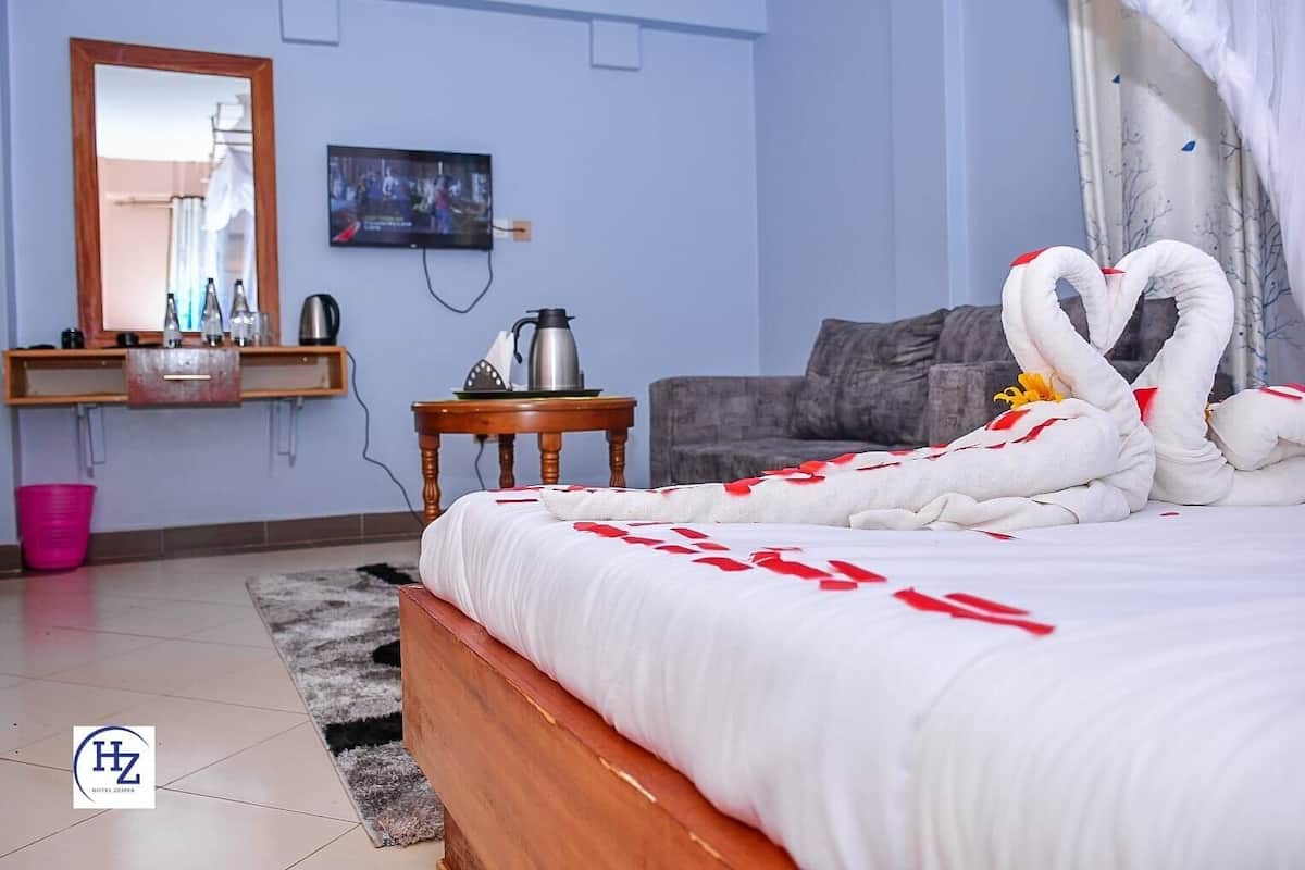 Memory foam beds, desk, free WiFi