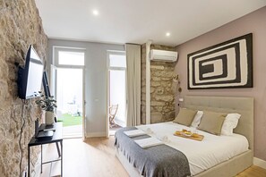 Estudio Deluxe | Tabla de planchar con plancha, wifi gratis, ropa de cama