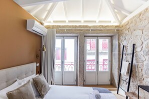 Estudio City | Tabla de planchar con plancha, wifi gratis, ropa de cama