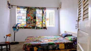2 Schlafzimmer, Schreibtisch