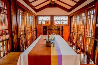 Baofeng Grand Hotel (Zhangjiajie National Forest Park)