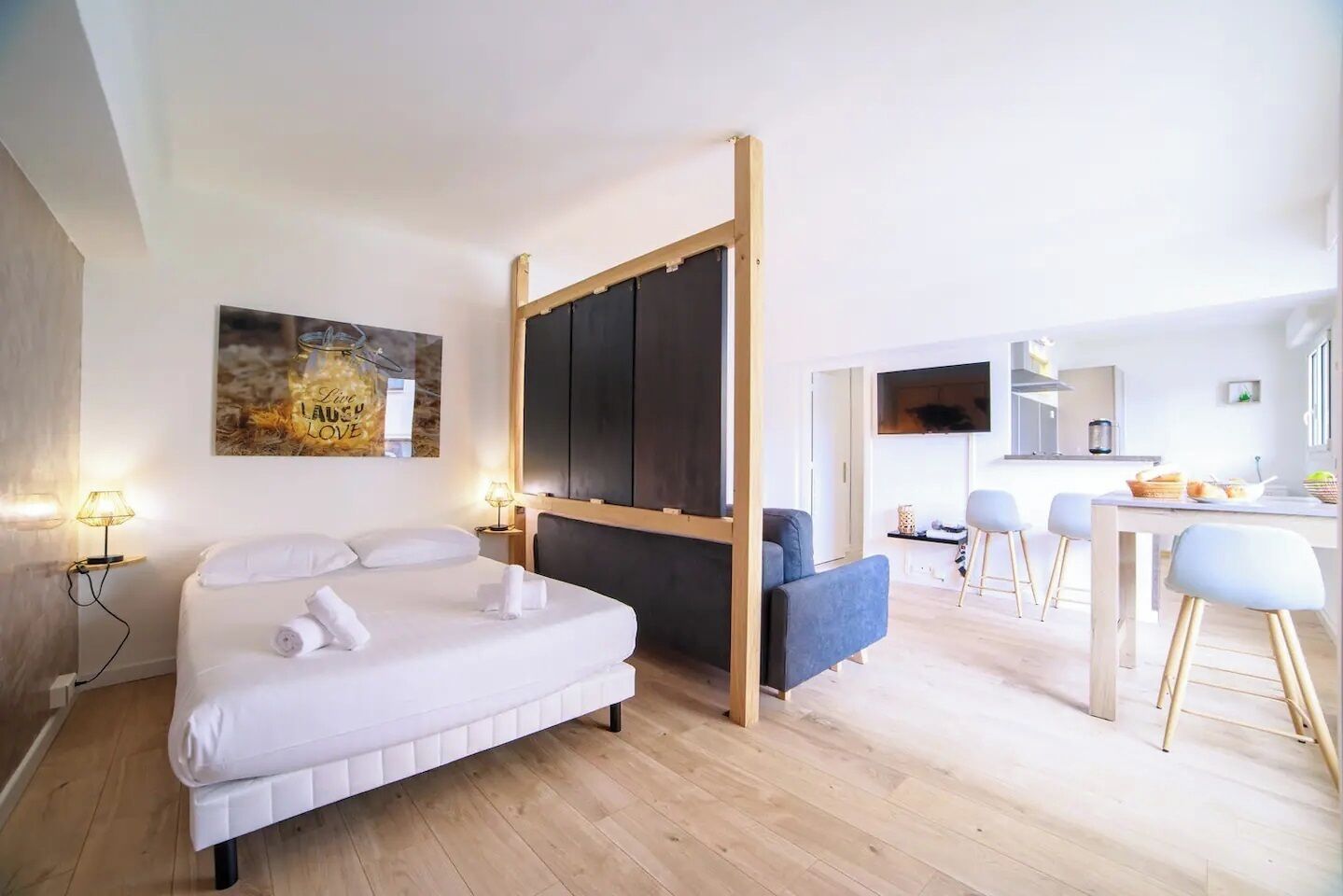 1 غرفة نوم وخدمة الإنترنت وملاءات أسرّة