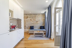 Studio Standard | Coin séjour | Télévision à écran plat