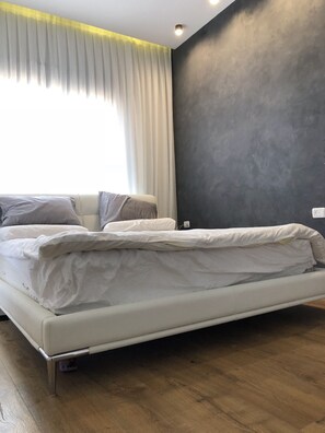 4 bedrooms, WiFi, bed sheets