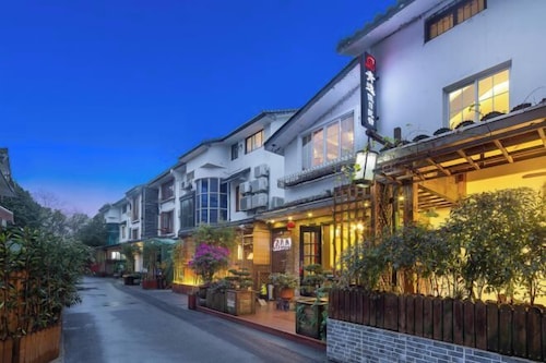 Qingyi Holiday Hostel