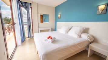 Apartamento, 1 habitación, balcón, vistas al mar | Ropa de cama hipoalergénica y decoración individual