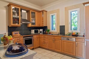 Refrigerador, microondas, horno y lavavajillas