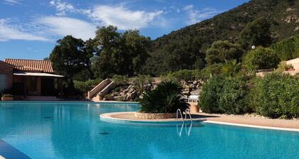 Well-kept apartment domaine with, pools, tennis. Pet friendly