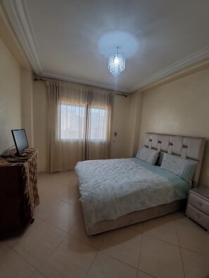 2 slaapkamers, een strijkplank/strijkijzer, gratis wifi, beddengoed