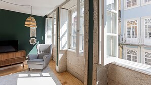 City Studio (2) | Living area - Lóios 66 by LovelyStay (Porto)