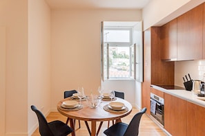Appartement Deluxe | Cuisine privée | Réfrigérateur, un four, cafétière à espresso, bouilloire électrique