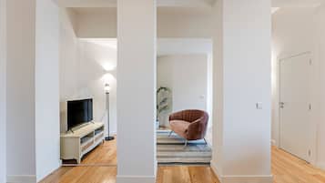 Deluxe Apartment | Living area | Flat-screen TV