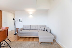 Deluxe Apartment | Living area | Flat-screen TV