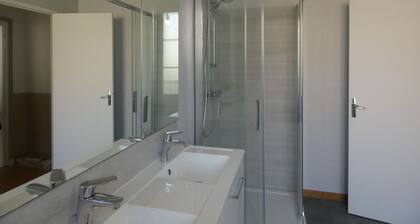 Charming Village Retreat: Spacious 3BR Home with Garden, Near Hiking Trails