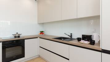 Kühlschrank, Ofen, Herdplatte, Geschirrspüler