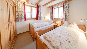 2 Schlafzimmer, Reisekinderbett, kostenloses WLAN, Bettwäsche