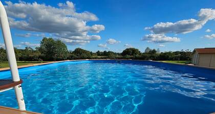 Charming cottage for 12 near Le Mans with heated pool