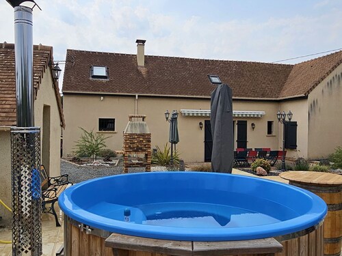 Gîte de charme 12 personnes près du Mans avec piscine chauffée