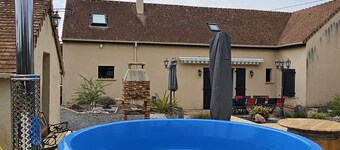 Charming cottage for 12 near Le Mans with heated pool