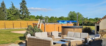 Charmantes Ferienhaus für 12 in der Nähe von Le Mans mit beheiztem Pool