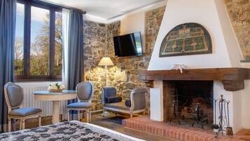Minibar, wifi gratis y ropa de cama