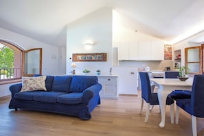 Panoramic-Suite | Wohnbereich | 32-Zoll-Flachbildfernseher mit Satellitenempfang, Fernseher