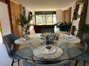 Dining - 𝐄𝐬𝐜𝐚𝐩𝐞 𝐙𝐞𝐧 Tropical Villa & Private Spa (Loon-Plage)