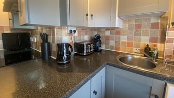 Fridge, microwave, oven, coffee/tea maker