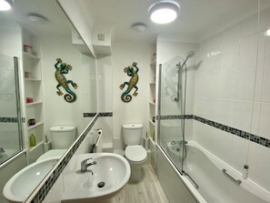 Free toiletries, hair dryer, towels - Bedford Town Contractors HQ, Park Your Van, Cosy Sleep, Fast Wifi (Bedford)