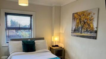 2 bedrooms, iron/ironing board, free WiFi, bed sheets