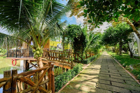 Luxe kamer (Bamboo Bungalow Lake) | Luxe beddengoed, een bureau, gratis wifi, beddengoed